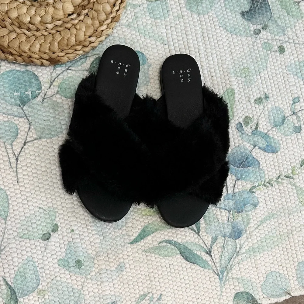 A New Day Women’s Black Fuzzy Slide Sandals Size 5.5 Crossband Faux Fur New